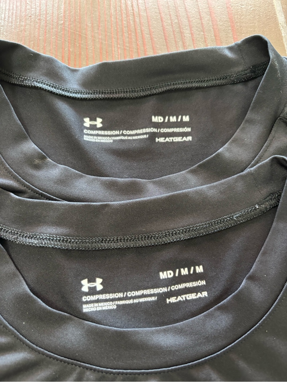 Under Armour Black HeatGear Compression shirt Pair of 2 - Picture 2 of 3
